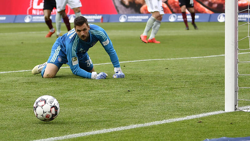 SVEN ULREICH, NOTE 4: Viel zu sorglos nach dem Rückpass von Hummels, ließ den Ball beinahe fahrlässig den Ball durch, klärte gerade noch vor Löwen. Konnte Löwens Direktschuss gut parieren, an den Schuss von Pereira ins lange Eck kam er nicht ran (48.). Glück.
