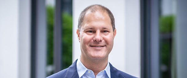 Ulrich Müller ist studierter Finanzwirt und Gründer der "Ulrich Müller Wealth Academy". Ulrich Müller ist studierter Finanzwirt und Gründer der "Ulrich Müller Wealth Academy".