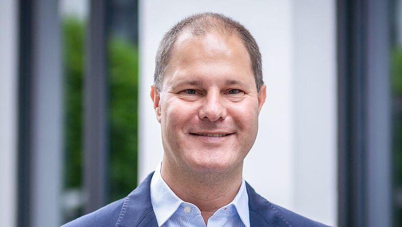 Ulrich Müller ist studierter Finanzwirt und Gründer der "Ulrich Müller Wealth Academy". Ulrich Müller ist studierter Finanzwirt und Gründer der "Ulrich Müller Wealth Academy".