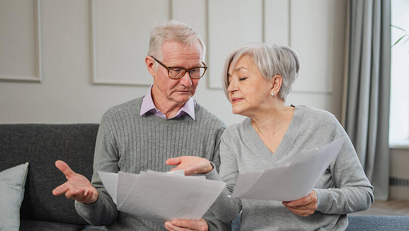 Immer dieser Papierkram! Ein neuer Ratgeber der Verbraucherzentrale bietet Hilfestellung f&uuml;r Rentner.