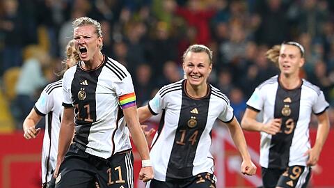 "Deutschland gehört für mich zu den Favoritinnen bei dieser Frauen-WM", sagt Torhüter-Ikone und AZ-Kolumnist Jean-Marie Pfaff über die DFB-Truppe um Alexandra Popp (li.).