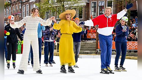 Prinzessin Ariane, Máxima und Willem-Alexander hatten sichtlich Spaß auf dem Eis. Prinzessin Ariane, Máxima und Willem-Alexander hatten sichtlich Spaß auf dem Eis.