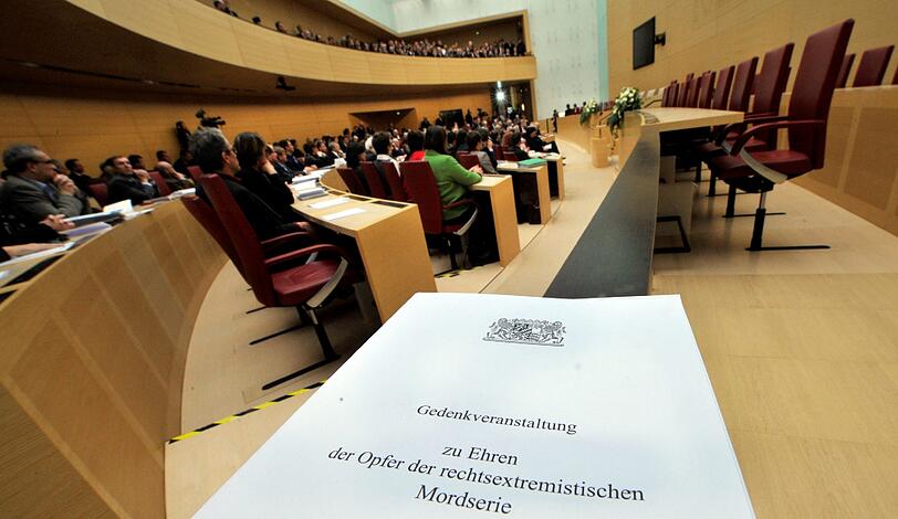 Fünf der bundesweit zehn Opfer der Neonazi-Morde kamen aus Bayern. Am Dienstag gedachte der Landtag der Toten. Präsidentin Barbara Stamm mahnte, bereits den Anfängen von Terror und Gewalt zu trotzen.