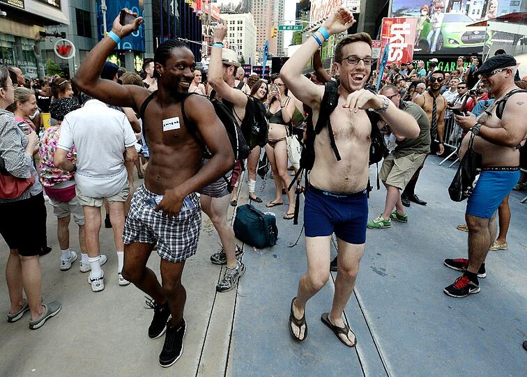National Unterwear Day: Die Bilder vom irren Weltrekordversuch auf dem Times Square.