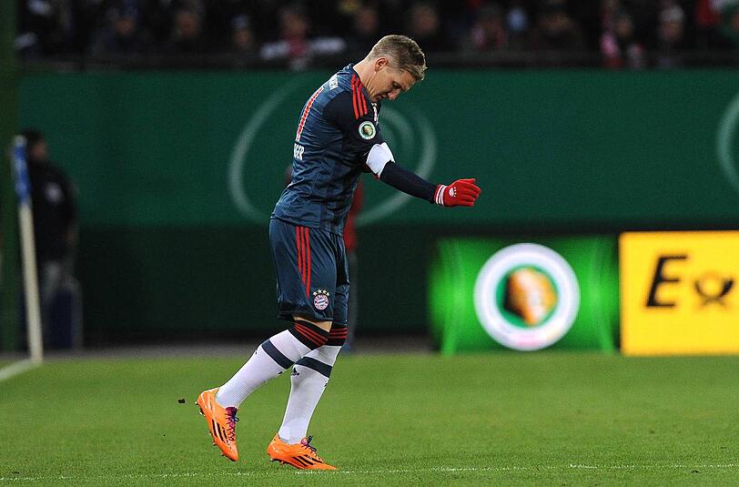 Bastian Schweinsteiger läuft für den FC Bayern München beim Hamburger SV aufs Feld.
