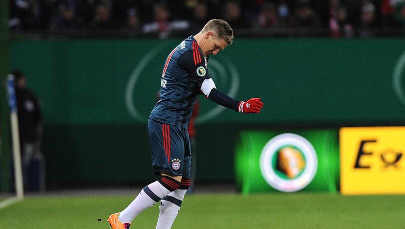 Bastian Schweinsteiger läuft für den FC Bayern München beim Hamburger SV aufs Feld. Bastian Schweinsteiger läuft für den FC Bayern München beim Hamburger SV aufs Feld.