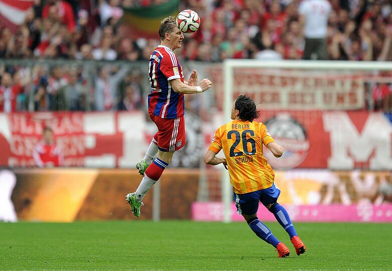 BASTIAN SCHWEINSTEIGER &ndash; NOTE 3 &ndash; Als Spielgestalter auf der Alonso-Position. Nach seinem Infekt aber noch nicht bei 100 Prozent. Erstaunlich viele Abspielfehler. Wurde mit Thiago an seiner Seite besser. Scheiterte erst mit einem Kopfball am Pfosten (79.), schoss dann (80.) Bayern zum Titel.