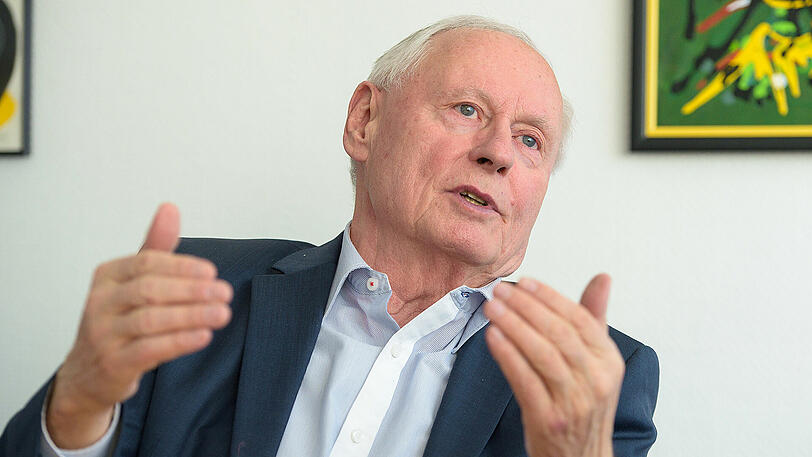 "Bis jetzt ist nicht erkennbar, dass SPD und Grüne ihre Politik so ändern wollen, dass eine gemeinsame Regierung möglich wird", sagt Lafontaine.