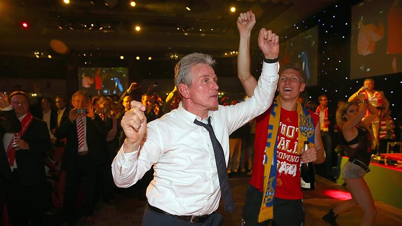 Jupp Heynckes mit Bastian Schweinsteiger nach dem Champions-League-Sieg 2013.