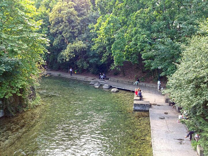 Lauschige Stege direkt am Wasser: In Zürich gibt's das schon, bald auch in München?