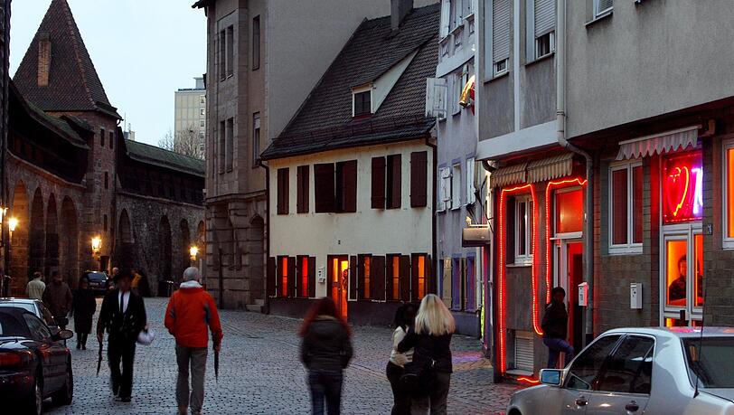Die Nürnberger Rotlicht-Straße "Frauentormauer". Hier trieb Hans-Peter F. seine Geschäfte. Die Nürnberger Rotlicht-Straße "Frauentormauer". Hier trieb Hans-Peter F. seine Geschäfte.
