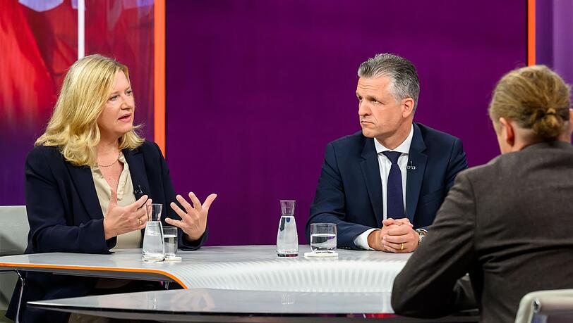 Ein Teil der Abgeordneten habe "die Faust in der Tasche" und wolle den Kanzler loswerden, so die Meinung der "RND"-Chefredakteurin Eva Quadbeck. Ein Teil der Abgeordneten habe "die Faust in der Tasche" und wolle den Kanzler loswerden, so die Meinung der "RND"-Chefredakteurin Eva Quadbeck.