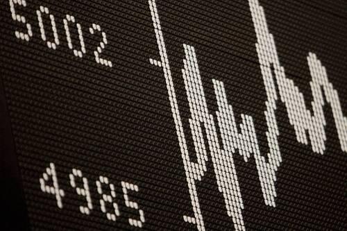 Kursanzeige an der Frankfurter Börse: Weil die Kurse zuletzt nach oben gingen, konnten Banken im Eigenhandel wieder Geld verdienen.