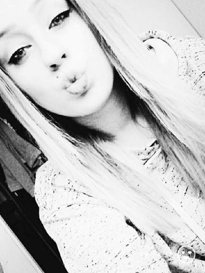 Die 16-jährige Jessica ist 1,68m groß und kommt aus München.
