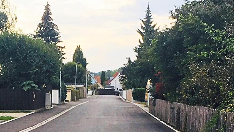 In der Kanalstraße in Auloh trieb der Gasmasken-Mann sein Unwesen. In der Kanalstraße in Auloh trieb der Gasmasken-Mann sein Unwesen.