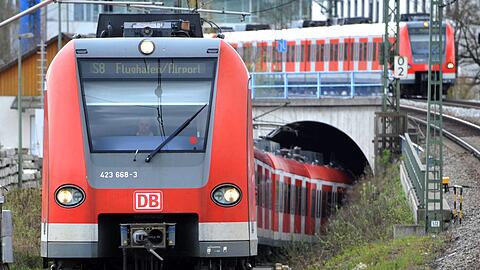 Wegen einer Türstörung gibt es aktuell Verspätungen bei der S-Bahn München.