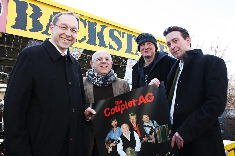 Die Couplet AG kommt zum kabarettistischen Frühschoppen der Neuhauser CSU ins Backstage. Max Straßer (CSU Kandidat, Platz 23), Jürgen Kirner (Couplet-AG), Hans-Georg Stocker (Backstage-Chef), Leonhard Agerer (CSU Kandidat, Platz 42) freuen sich.