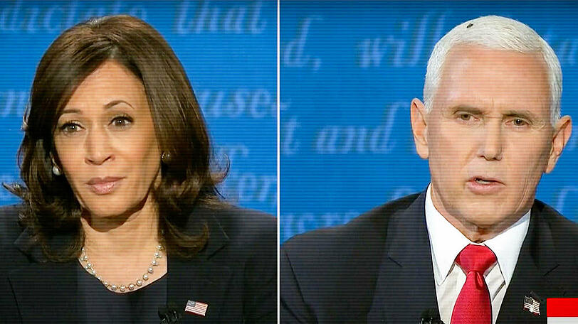 Kamala Harris und Mike Pence - mit Fliege auf dem Kopf - beim TV-Duell