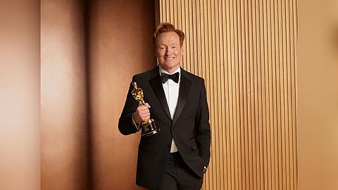 Die zwei Stars des Oscar-Abends: Conan O'Brien und der Goldjunge, um den sich in der Nacht auf den 16. M&auml;rz wieder alles drehen wird.
