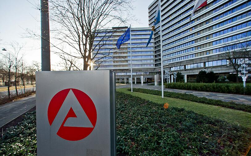 Arbeitslosenzahl sinkt auf 2,932 Millionen.