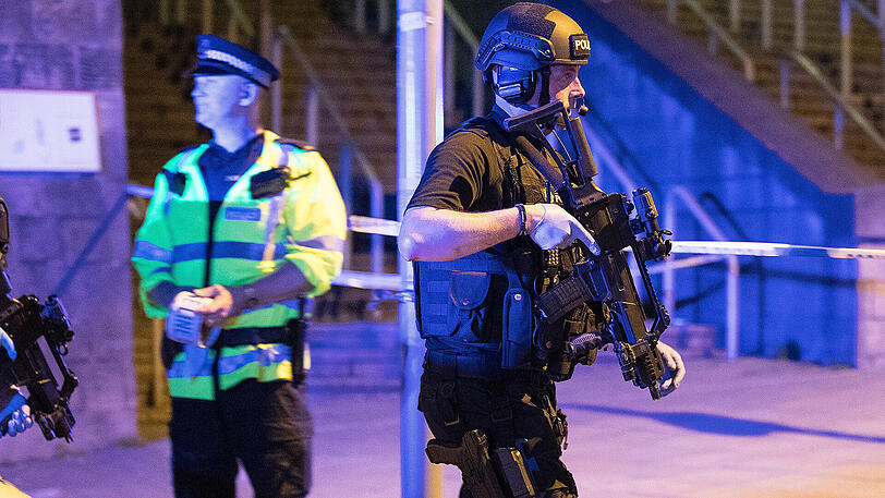 Mindestens 19 Tote nach Explosion bei Ariana-Grande-Konzert. Die ersten Bilder vom Ort des mutmaßlichen Terroranschlags.
