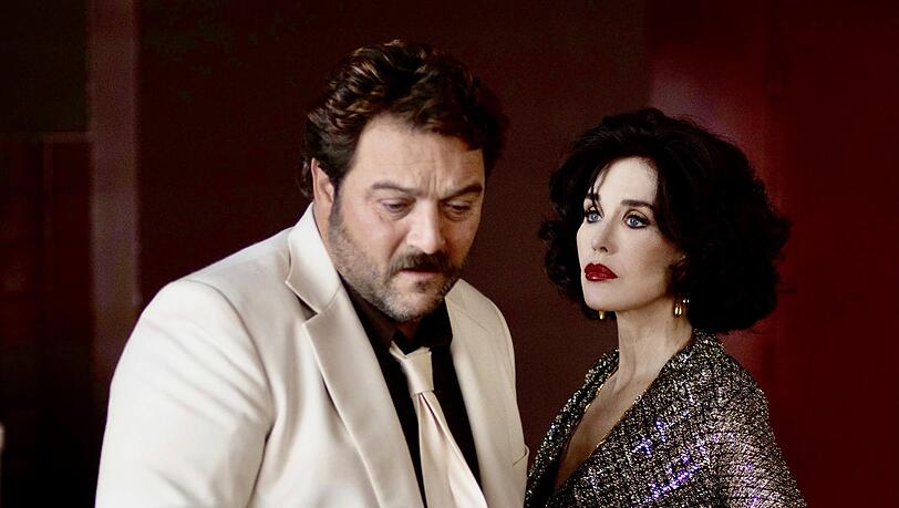 Denis Menochet und Isabelle Adjani in einer Szene des Films "Peter von Kant". Der Film eröffnet als Weltpremiere die 72. Internationalen Filmfestspiele Berlin. Denis Menochet und Isabelle Adjani in einer Szene des Films "Peter von Kant". Der Film eröffnet als Weltpremiere die 72. Internationalen Filmfestspiele Berlin.