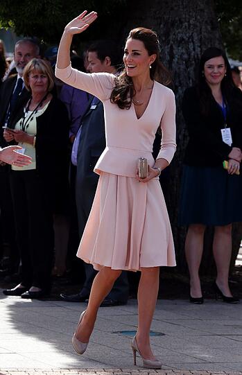 In diesem Traum aus Altroas winkte Kate den Menschen aus Playford in der Nähe von Adelaide zu.