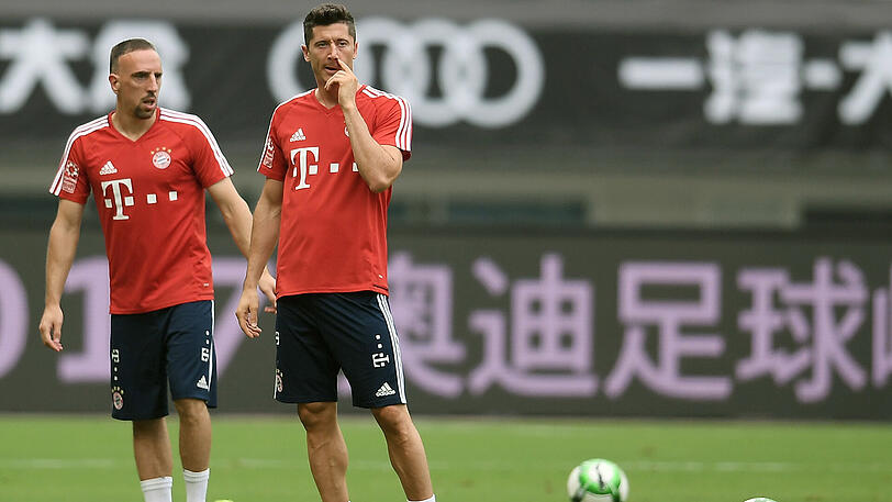 Erst auf dem Trainingsplatz, dann bei der Presserunde: Franck Ribéry und Robert Lewandowski am Dienstag.