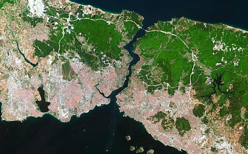 Bosporus:  Die Meerenge markiert die geographische Grenze zwischen Europa und Asien.
