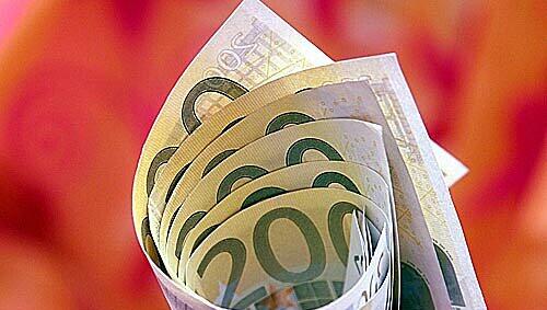 Mit ein paar einfachen Tipps lässt sich bares Geld sparen. Mit ein paar einfachen Tipps lässt sich bares Geld sparen.