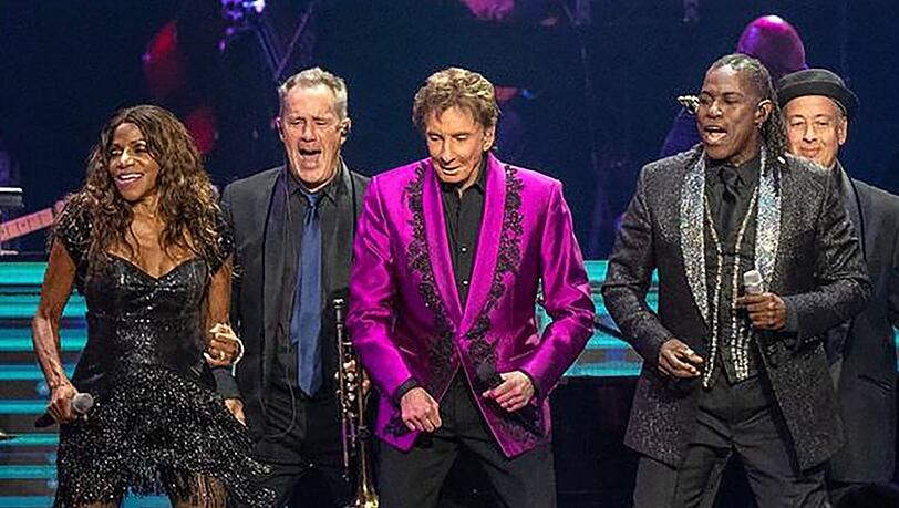 Barry Manilow nennt das International Hotel sein neues "Zuhause" bis zu seinem Karriereende.