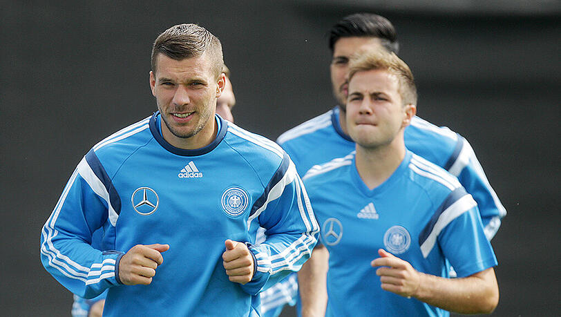 Nationalspieler Lukas Podolski hat Problemen mit dem linken Sprunggelenk. Nationalspieler Lukas Podolski hat Problemen mit dem linken Sprunggelenk.