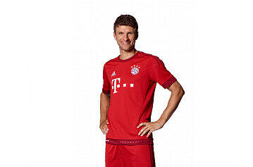 Thomas Müller: Note 2. Hatte Probleme mit der Standfestigkeit, rutschte einige Male aus im strömenden Regen. Mühte sich und wurstelte vor und im Strafraum &ndash; doch ohne die große Wirkung. Gutes Anspiel auf Robben (65.). Wieder einmal ein Laufwunder. Belohnte sich mit einem Treffer in der Nachspielzeit.