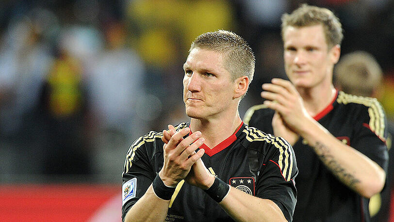 Teamkollegen bei der WM 2010: Marcell Jansen (hinten) und Bastian Schweinsteiger. Teamkollegen bei der WM 2010: Marcell Jansen (hinten) und Bastian Schweinsteiger.
