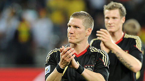 Teamkollegen bei der WM 2010: Marcell Jansen (hinten) und Bastian Schweinsteiger.