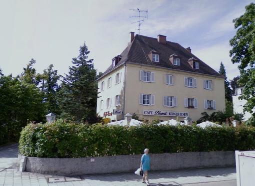 Noch steht das Traditionscafé. Doch seit der Schließung im vergangenen Sommer steht das Gebäude leer. Nun befürchten Harlachinger den Abriss.