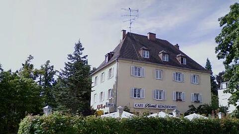Noch steht das Traditionscafé. Doch seit der Schließung im vergangenen Sommer steht das Gebäude leer. Nun befürchten Harlachinger den Abriss.