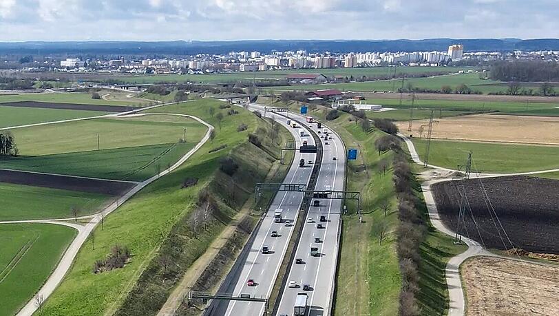 Die Autobahn A99 im Münchner Westen soll sechsspurig werden. Die Planungen dafür laufen bereits. Umweltverbände sind gegen diese Maßnahme.