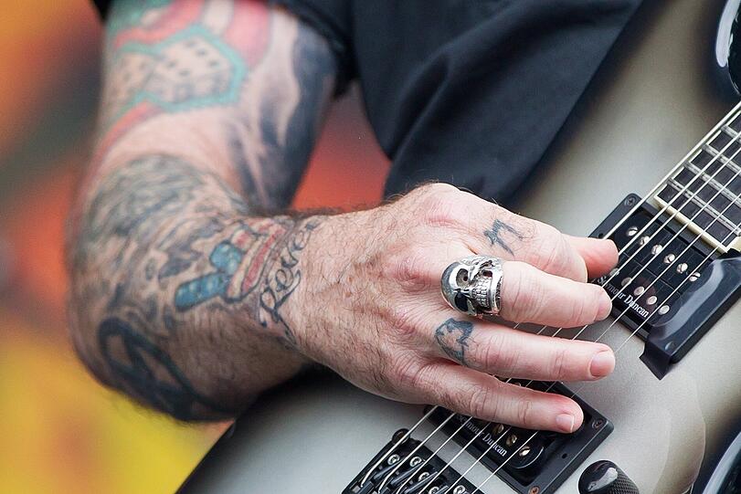 Die Metalband Anthrax rockt auf der Bühne in Nürnberg beim Musikfestival "Rock im Park".