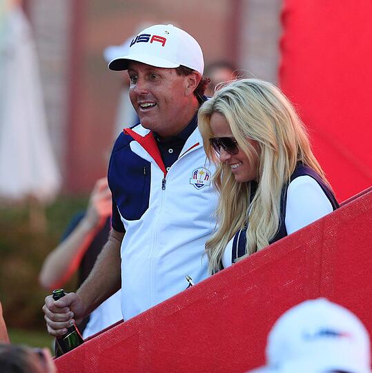 PLATZ 12 - PHIL MICKELSON: Der Golf-Oldie ist schon lange im Geschäft und darf sich über einen Jahresverdienst von 43,5 Millionen Dollar freuen.