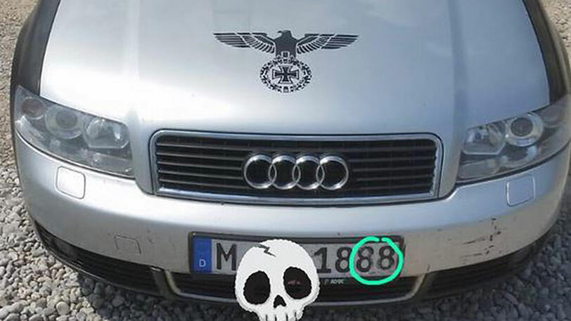 Das Auto des Halters. Das Kennzeichen ist so zulässig.