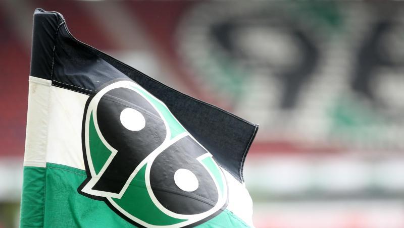 Fünf Profis von Hannover 96 hatten gegen die Corona-Auflagen verstoßen. Fünf Profis von Hannover 96 hatten gegen die Corona-Auflagen verstoßen.