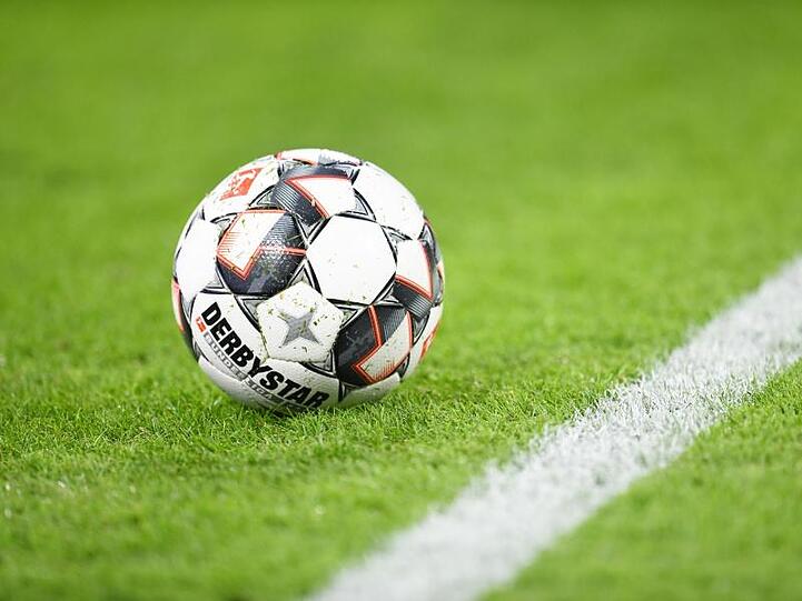 Ein Kardiologe warnt Fußball-Profis vor Herzschäden.
