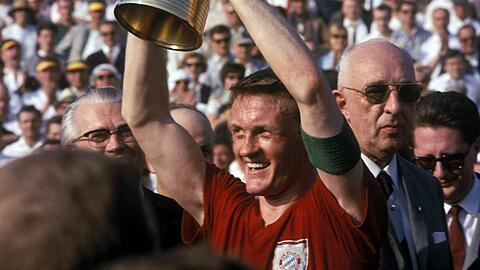 Aufstieg, Pokalsieger, Europapokalsieger, Deutscher Meister: Werner Olk führt den FC Bayern in seine erste goldene Zeit.