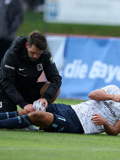 Löwen-Rückkehrer Florian Niederlechner stürzte im Testspiel gegen Slovan Liberec schmerzhaft aufs Knie und musste später ausgewechselt werden.