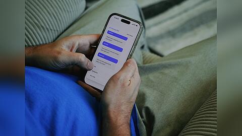 Zw&ouml;lf Prozent der Gen Z sprechen mit KI &uuml;ber ihre Sorgen. Das birgt auch erhebliche Risiken.