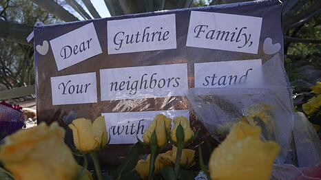 Angeh&ouml;rige und Nachbarn haben weiterhin Hoffnung, dass die 84-j&auml;hrige Nancy Guthrie lebend wieder auftauchen k&ouml;nnte. Die Polizei geht von einer Entf&uuml;hrung aus.
