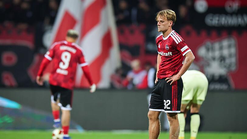 Nach dem Abpfiff war die Enttäuschung groß bei Nürnbergs Tim Janisch. Nach dem Abpfiff war die Enttäuschung groß bei Nürnbergs Tim Janisch.