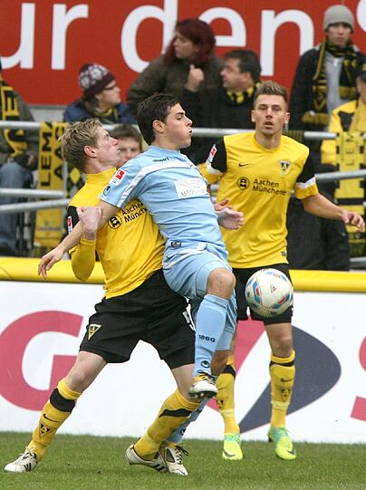 KEVIN VOLLAND Der 19-Jährige war zu schnell und wendig für seine Gegner. Und damit wurde er zur Zielscheibe für seine Gegner. Bitter. NOTE 3
