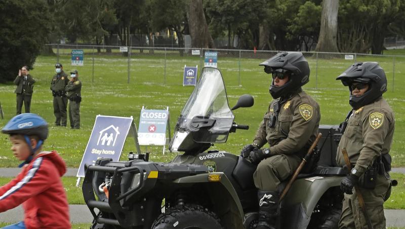 Park Ranger bewachen den Eingang des Golden Gate Parks. Park Ranger bewachen den Eingang des Golden Gate Parks.